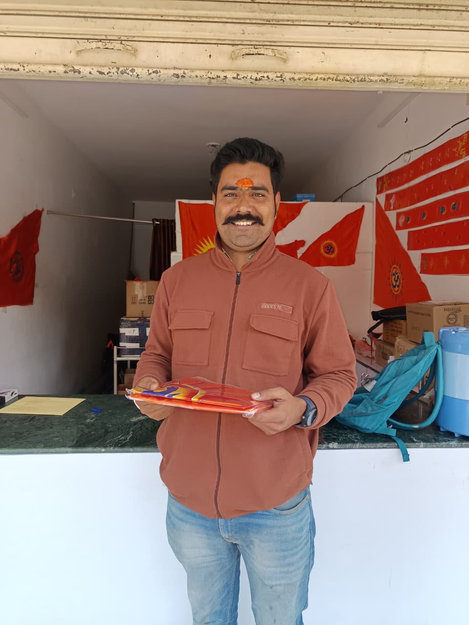 हमारे सम्मानीय भगवा धारी 